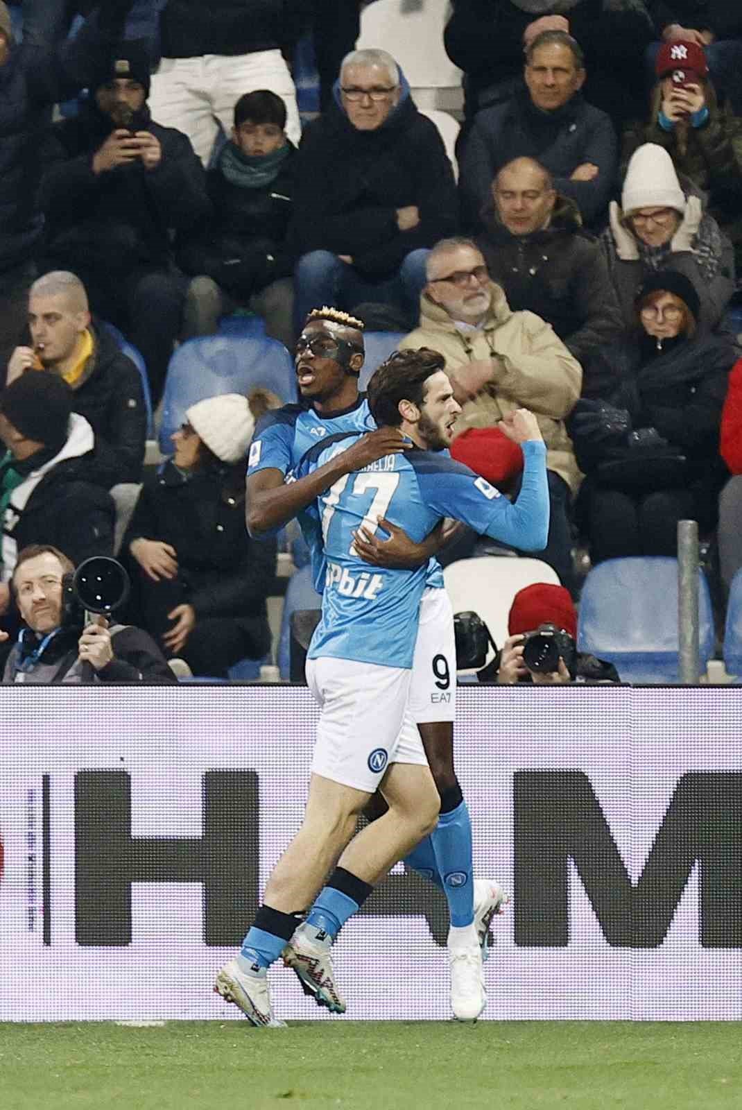 Osimhen ve Kvaratskhelia Napoli’yi sırtlıyor