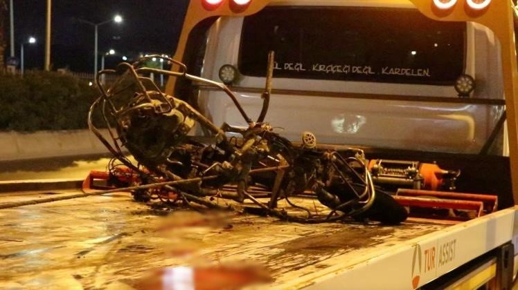 İzmir’de hafif ticari araç ile motosiklet çarpıştı: 1 ölü