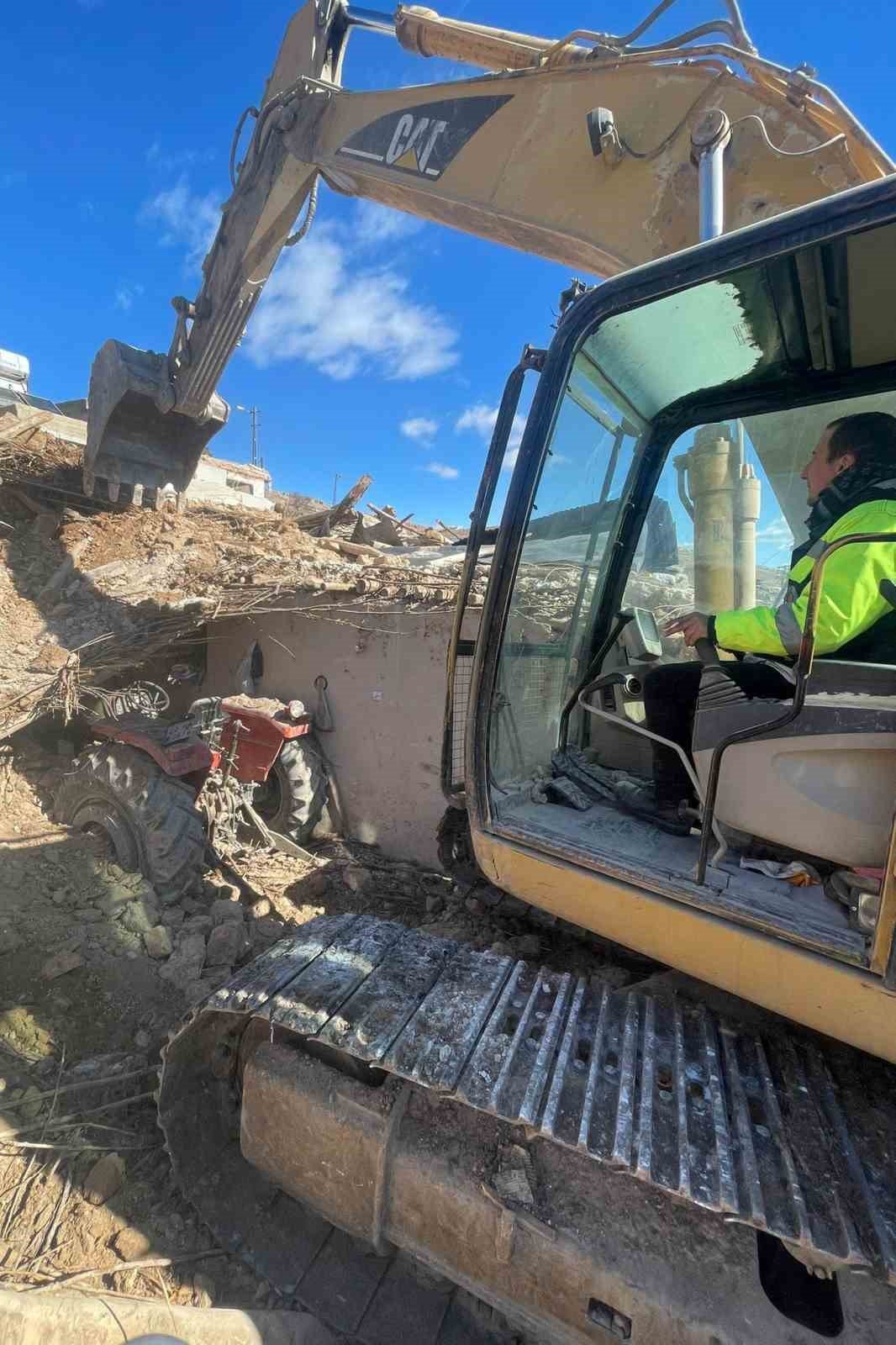Gümüşhane İl Özel İdaresi ilk günden beri deprem bölgesinde