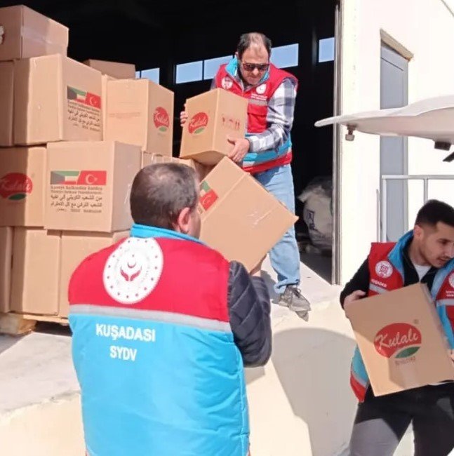Kuşadası Kaymakamlığı depremzede ailelere desteğini sürdürüyor