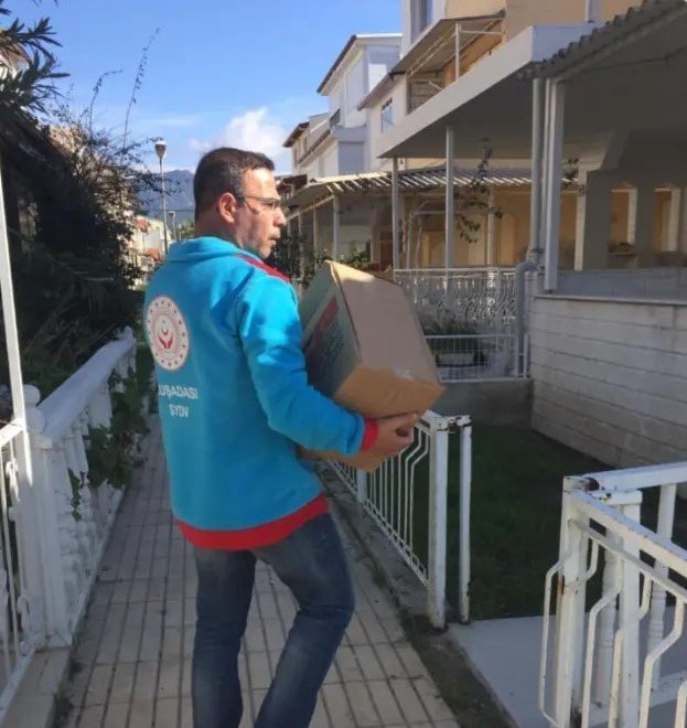 Kuşadası Kaymakamlığı depremzede ailelere desteğini sürdürüyor