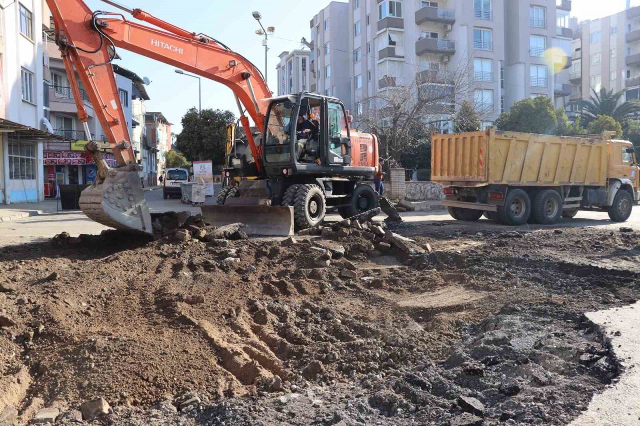 Başkan Özcan Ziya Gökalp Caddesi’nde incelemelerde bulundu