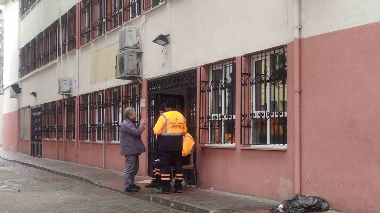 Tahliye kararı verilen okullarda taşıma işlemi başladı