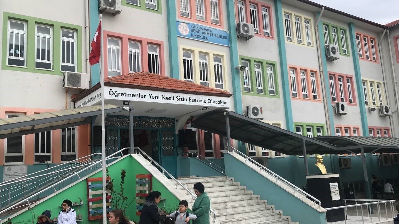 Marmaris’te 460 depremzede öğrenci ders başı yaptı