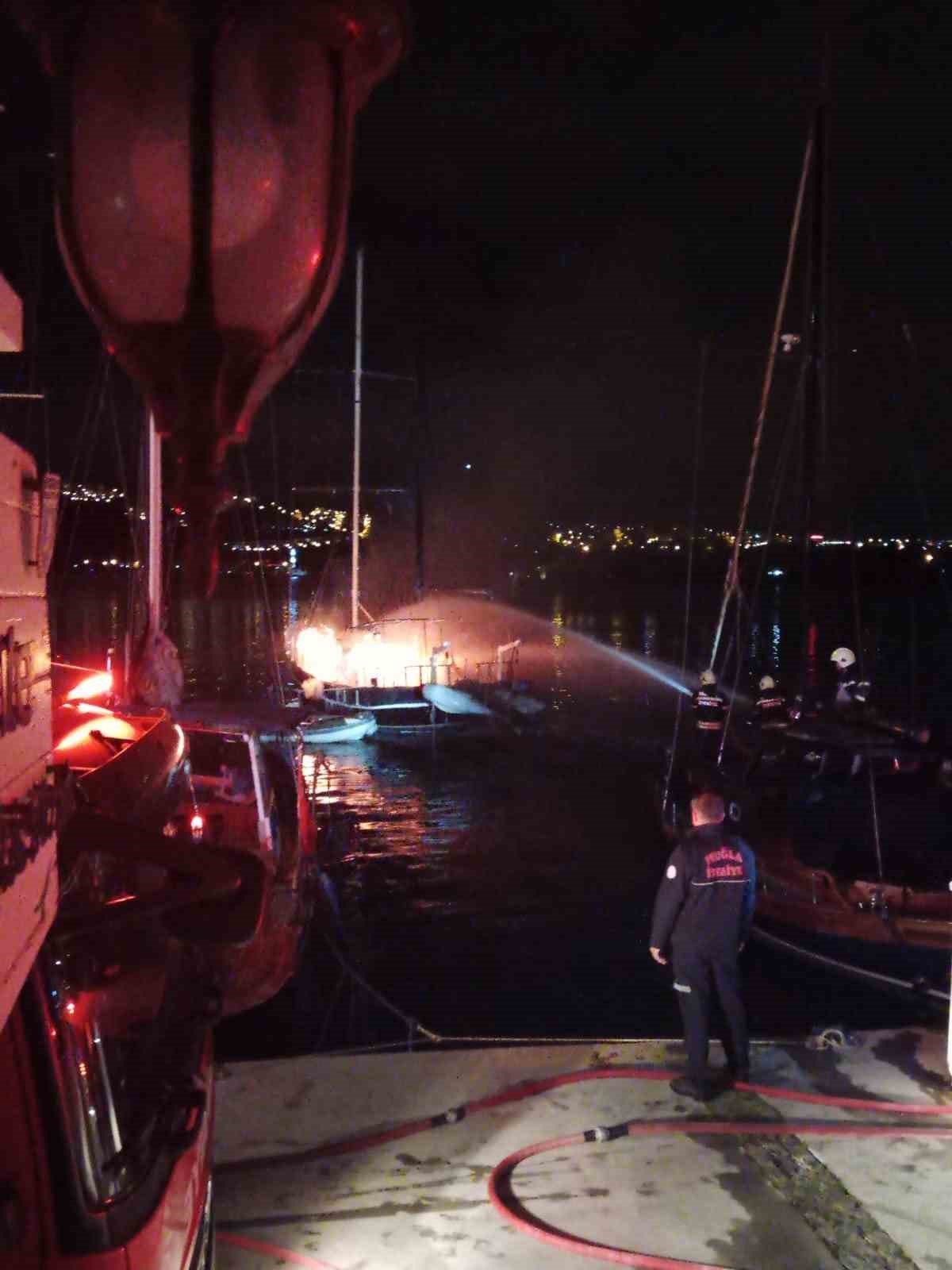 Bodrum’da tekneler alev alev yandı