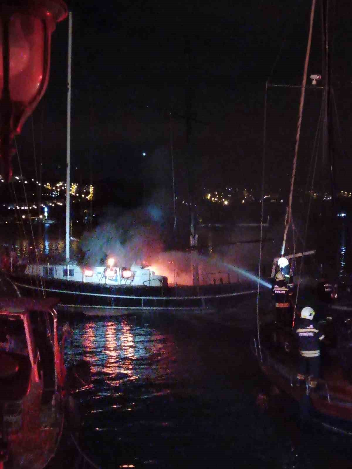 Bodrum’da tekneler alev alev yandı