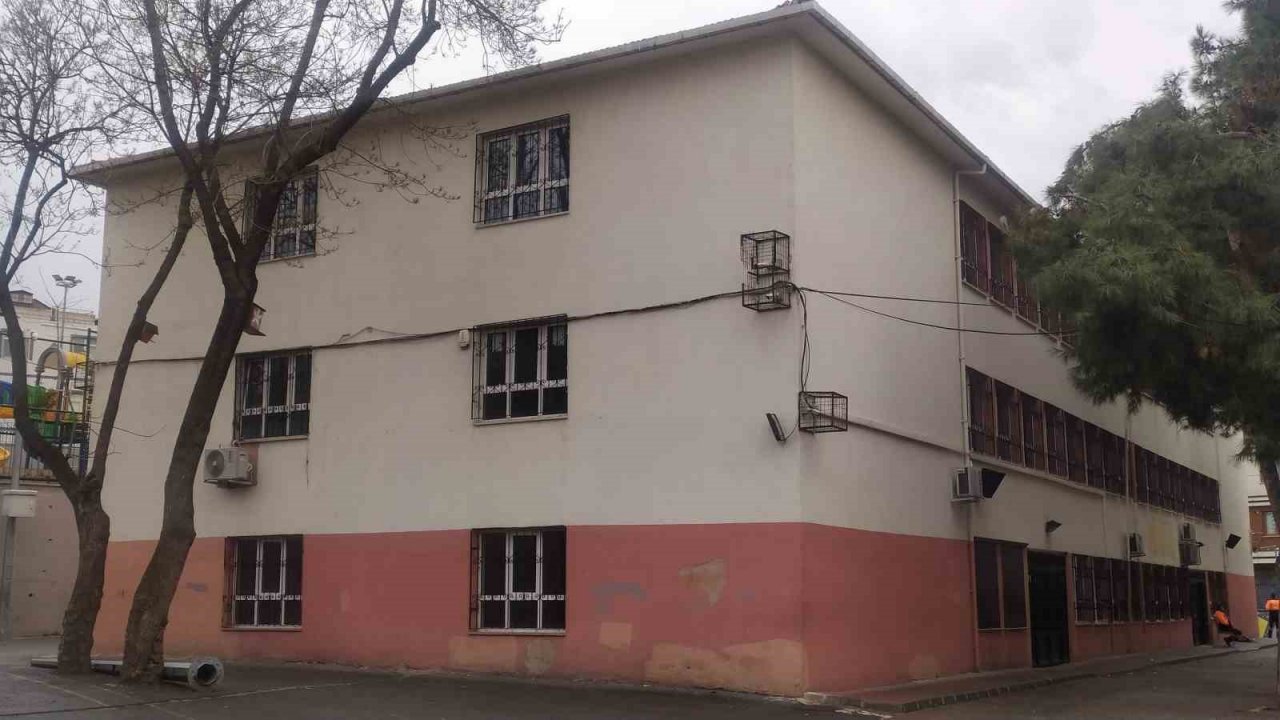 Tahliye kararı verilen okullarda taşıma işlemi başladı