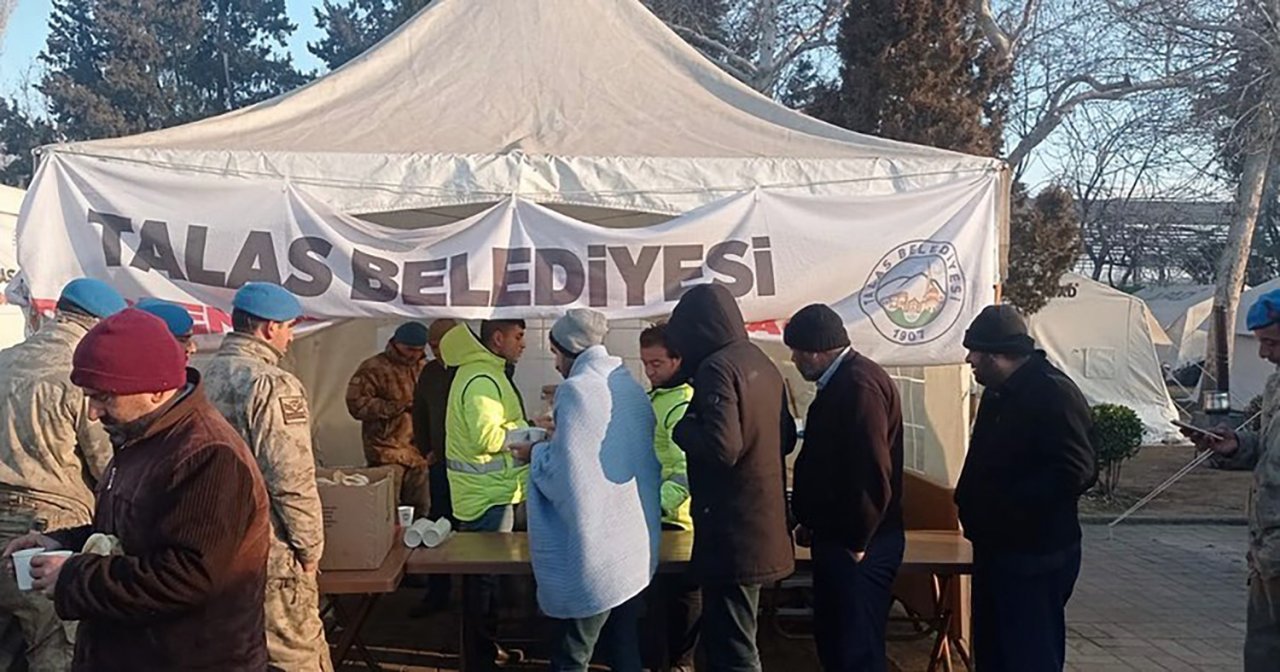 Talas, Deprem Bölgesinde Çok Yönlü Çalışıyor
