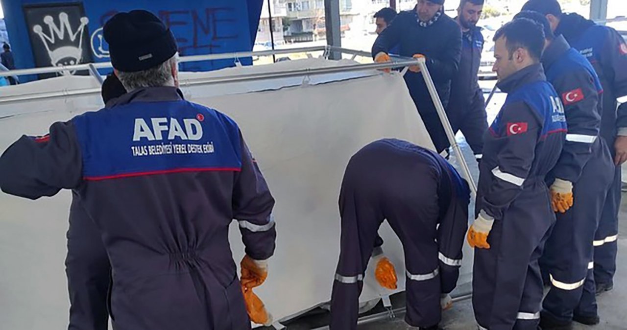 Talas, Deprem Bölgesinde Çok Yönlü Çalışıyor