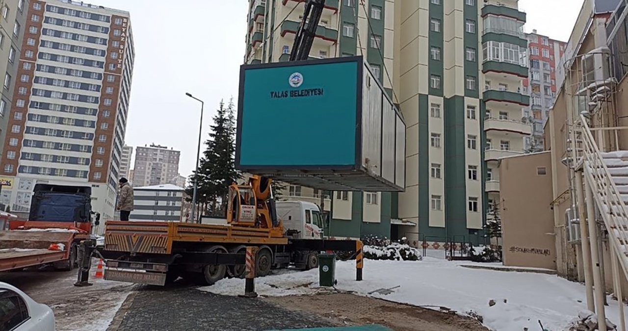 Talas, Deprem Bölgesinde Çok Yönlü Çalışıyor