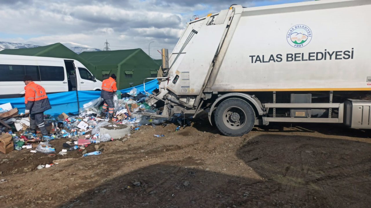 Talas, Deprem Bölgesinde Çok Yönlü Çalışıyor
