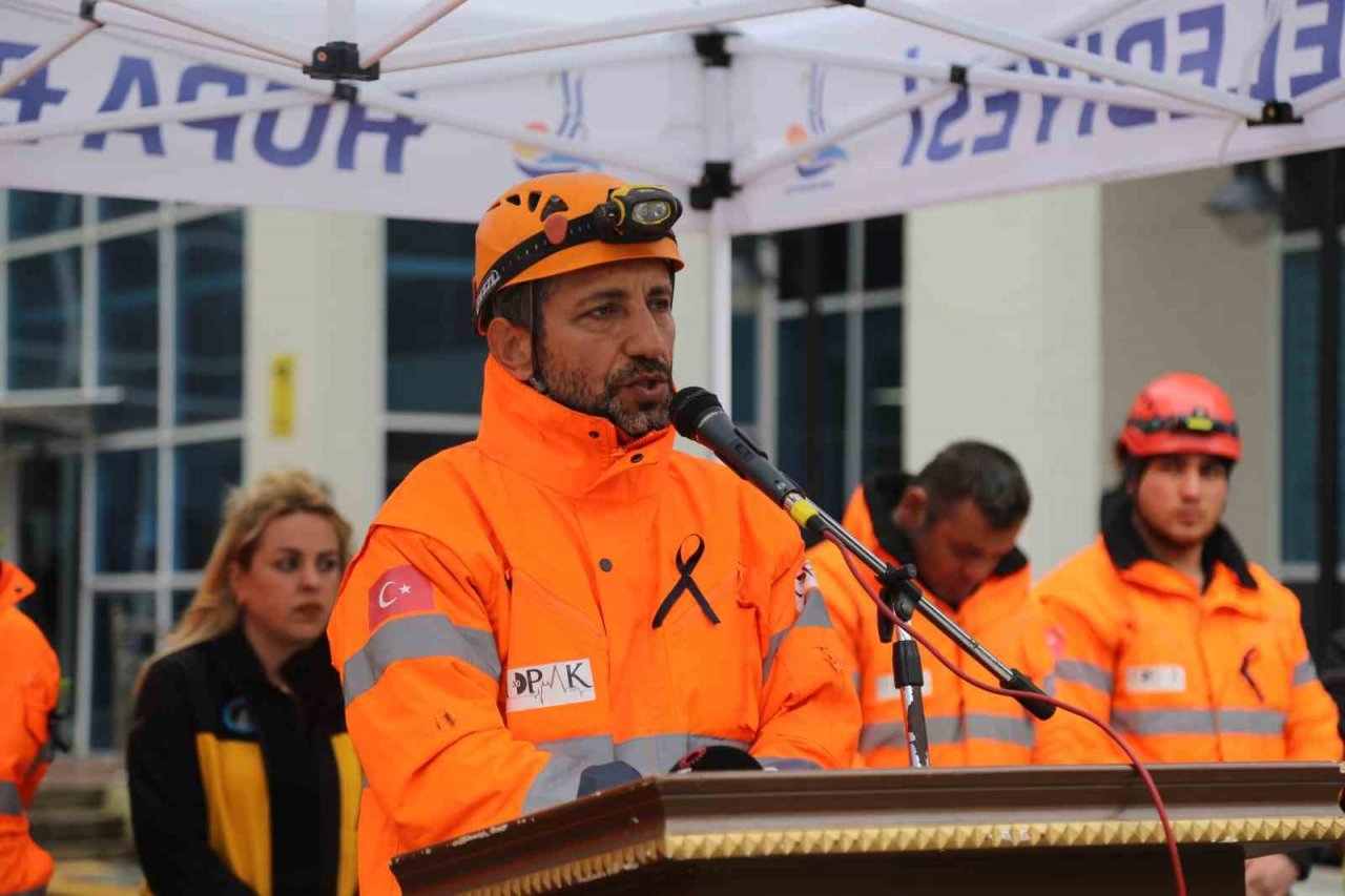 Deprem bölgesinden dönen HAPAK ekibine Artvin’de duygusal karşılama