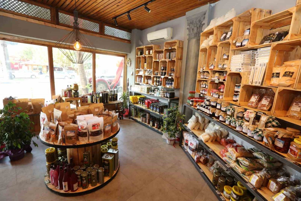 Efes Tarlası Bakkalından depremden etkilenen üreticilere destek