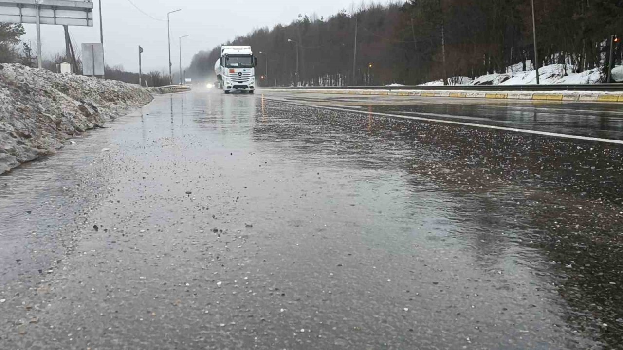 Bolu Dağı’nda kar yağışı etkili oluyor