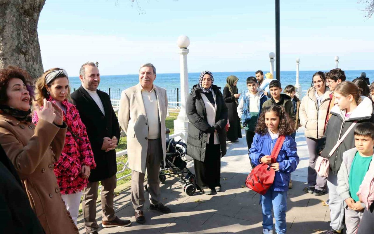 Tutuk, depremzede çocukları Yürüyen Köşk’te ağırladı