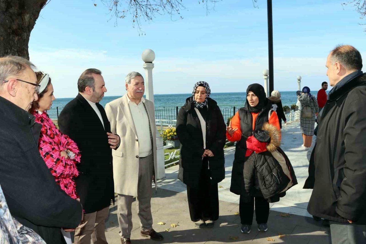 Tutuk, depremzede çocukları Yürüyen Köşk’te ağırladı