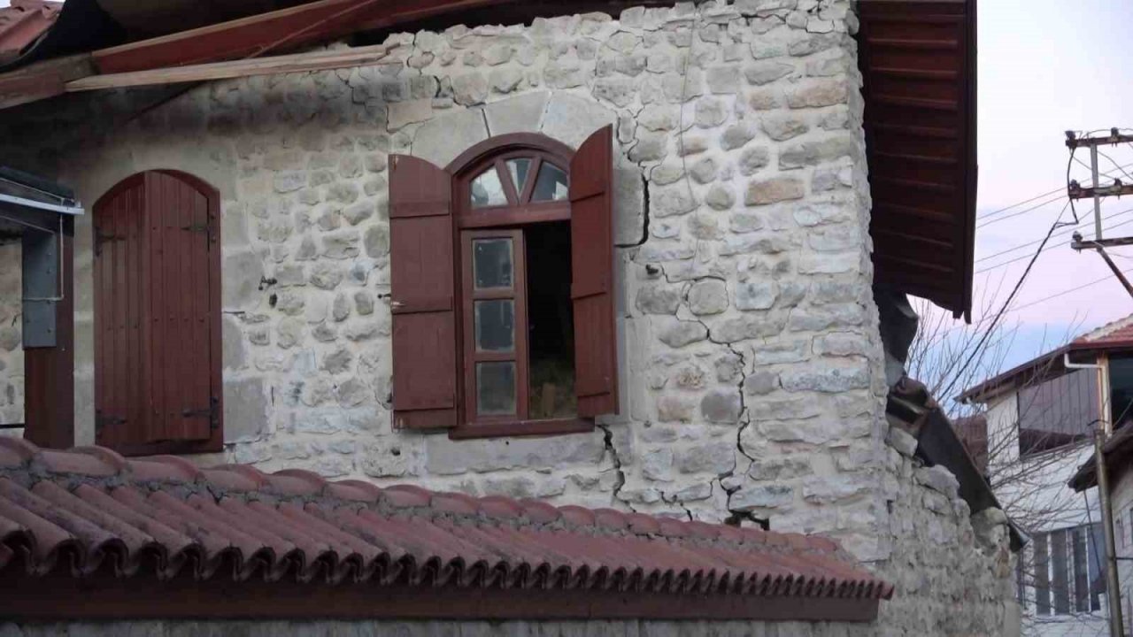 Hatay’da tarihi ‘Zeytin ve Zeytinyağı Müzesi’ depremde hasar aldı