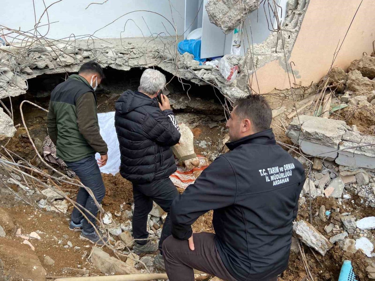 15 gün boyunca enkazın altında kalan ’Asi’ kurtarıldı