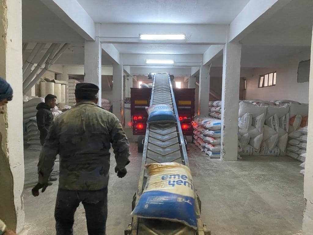 Deprem bölgesindeki besicilere 1 tır yem daha gönderildi