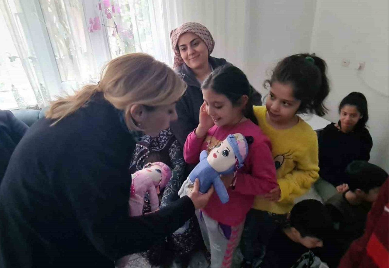 AK Parti Milletvekili Gökcan Yatağan’da depremzede vatandaşları ziyaret etti