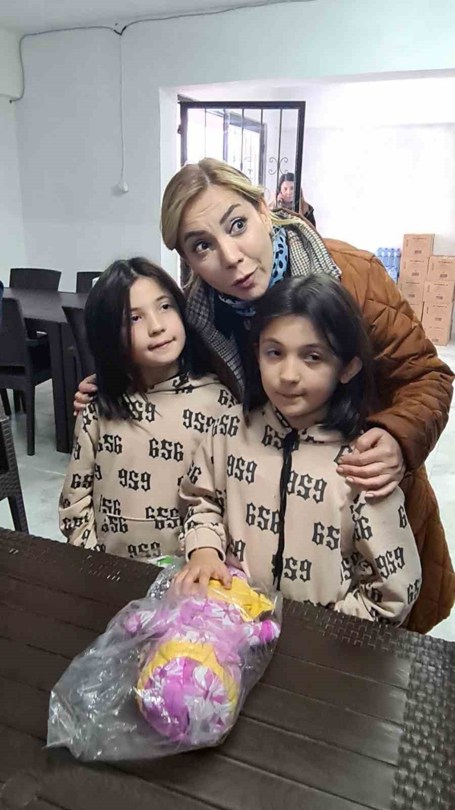 AK Parti Milletvekili Gökcan Yatağan’da depremzede vatandaşları ziyaret etti