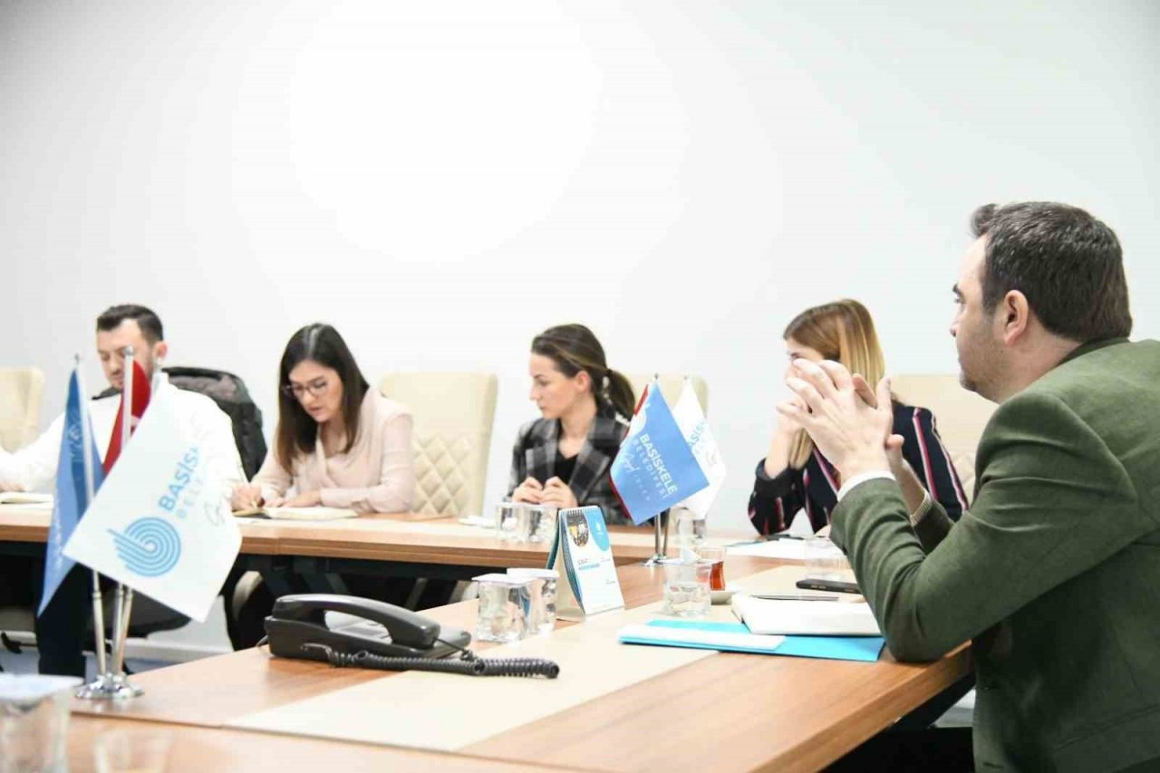 Başkan Özlü: "Depremzedeler için bütçemizi yeniden gözden geçiriyoruz"