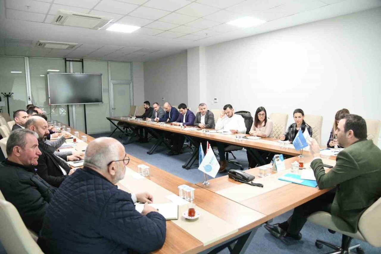 Başkan Özlü: "Depremzedeler için bütçemizi yeniden gözden geçiriyoruz"