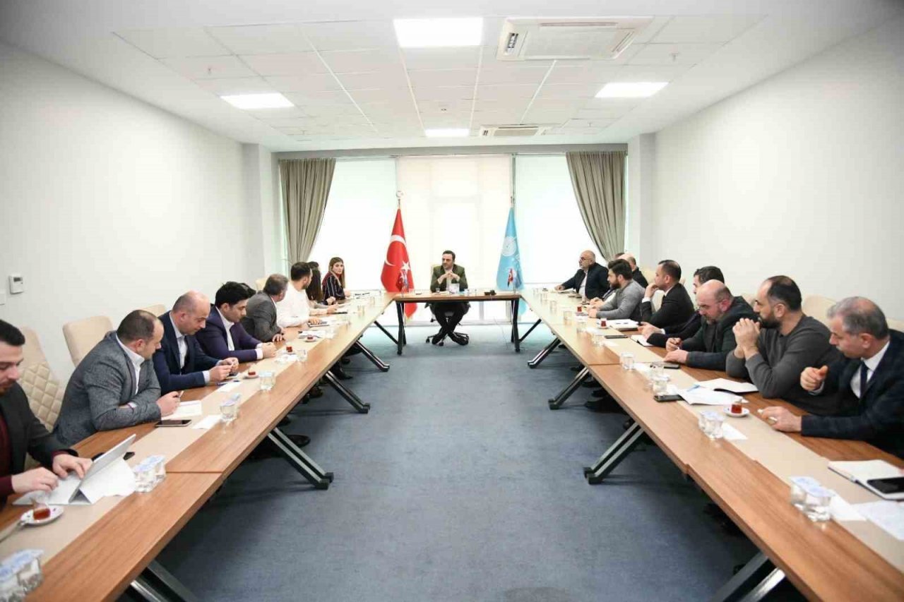 Başkan Özlü: "Depremzedeler için bütçemizi yeniden gözden geçiriyoruz"