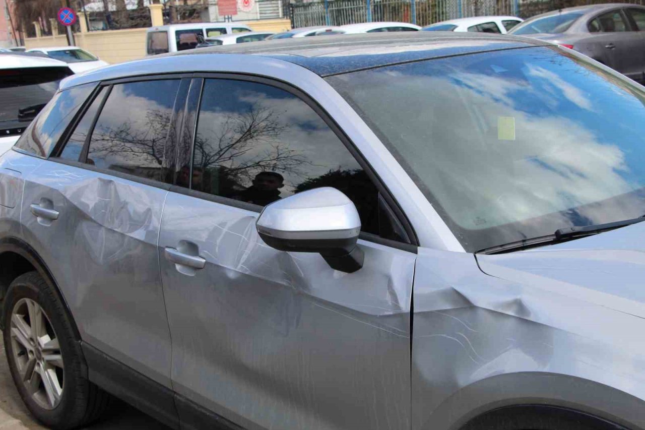 Batman’da park halindeki lüks otomobillere zarar verdiler