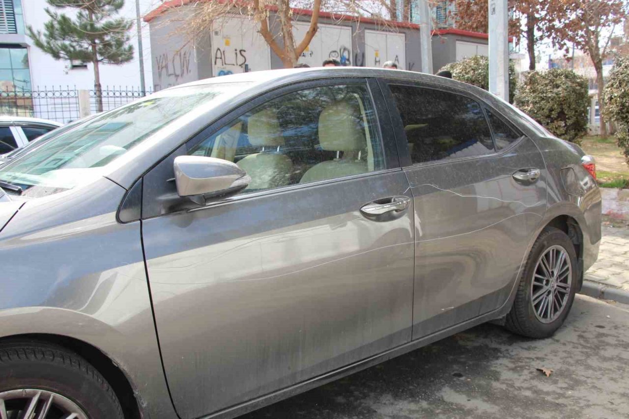 Batman’da park halindeki lüks otomobillere zarar verdiler