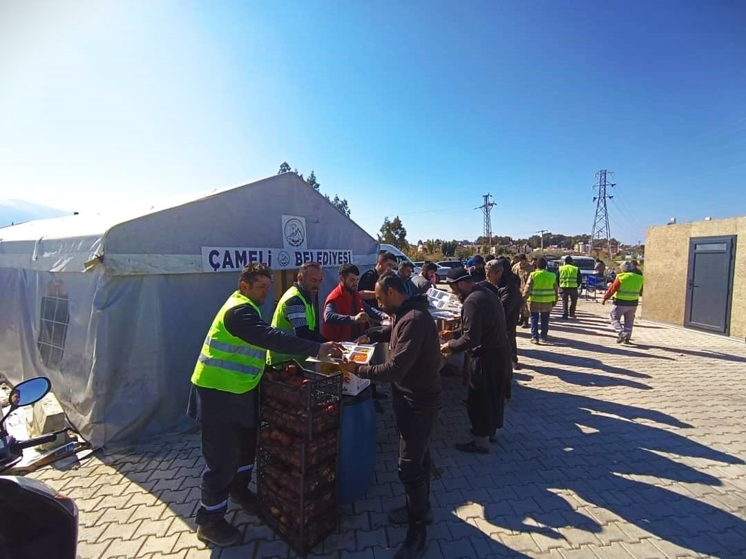 Sahra mutfağındaki görevliler, Başkan Arslan yaşadıklarını anlattı