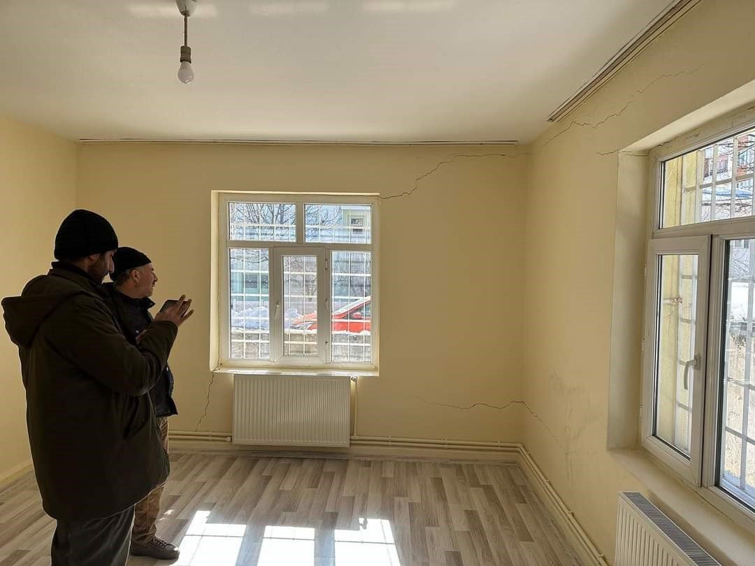 Karakoçan’da hasarlı binalar kontrol ediliyor