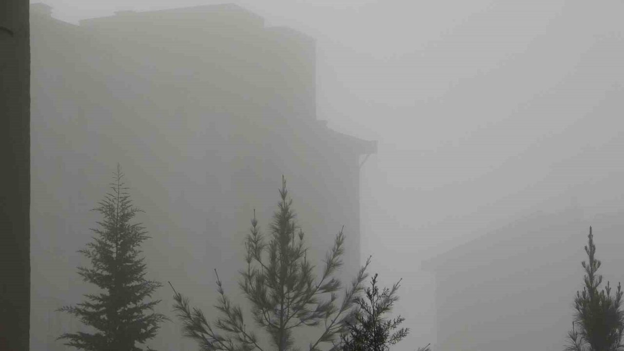 Diyarbakır güne yoğun sisle uyandı