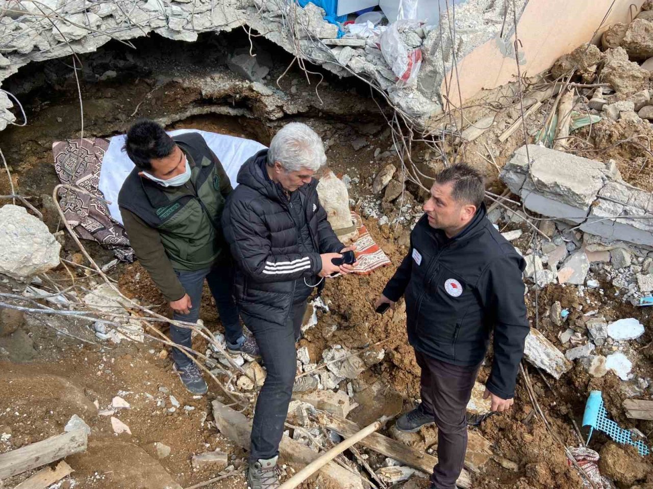 15 gün boyunca enkazın altında kalan ’Asi’ kurtarıldı