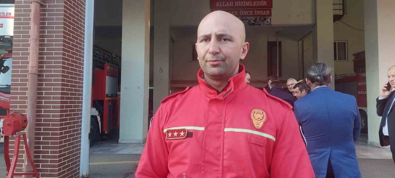 Enkazdan 4 kişiyi kurtaran Tekirdağ itfaiyesi çalışmalarını tamamlayıp kente döndü