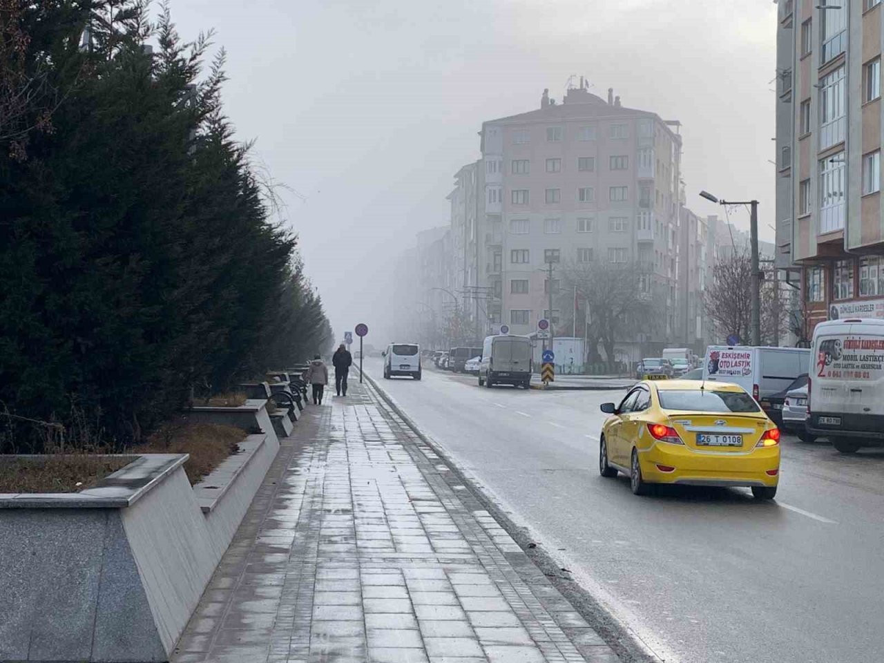 Eskişehirliler güne puslu hava ile uyandı