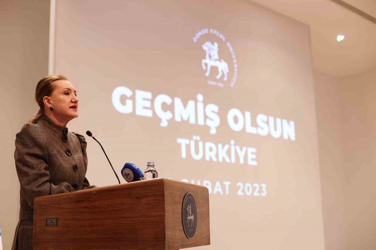 Deprem bölgesinden dönen DEÜ ekiplerine teşekkür belgesi