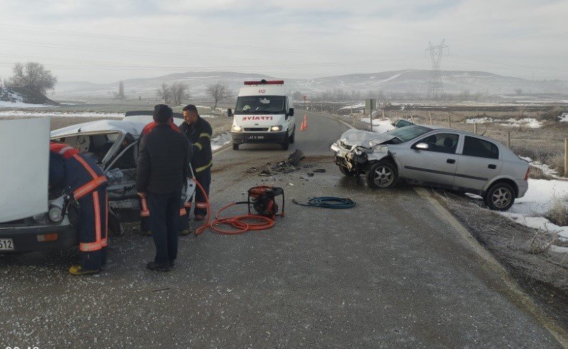 Tavşanlı’da trafik kazası: 5 yaralı