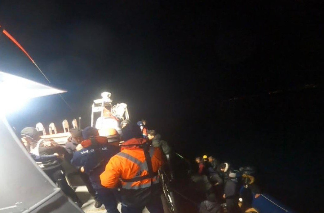 İzmir açıklarında düzensiz göçmen yoğunluğu