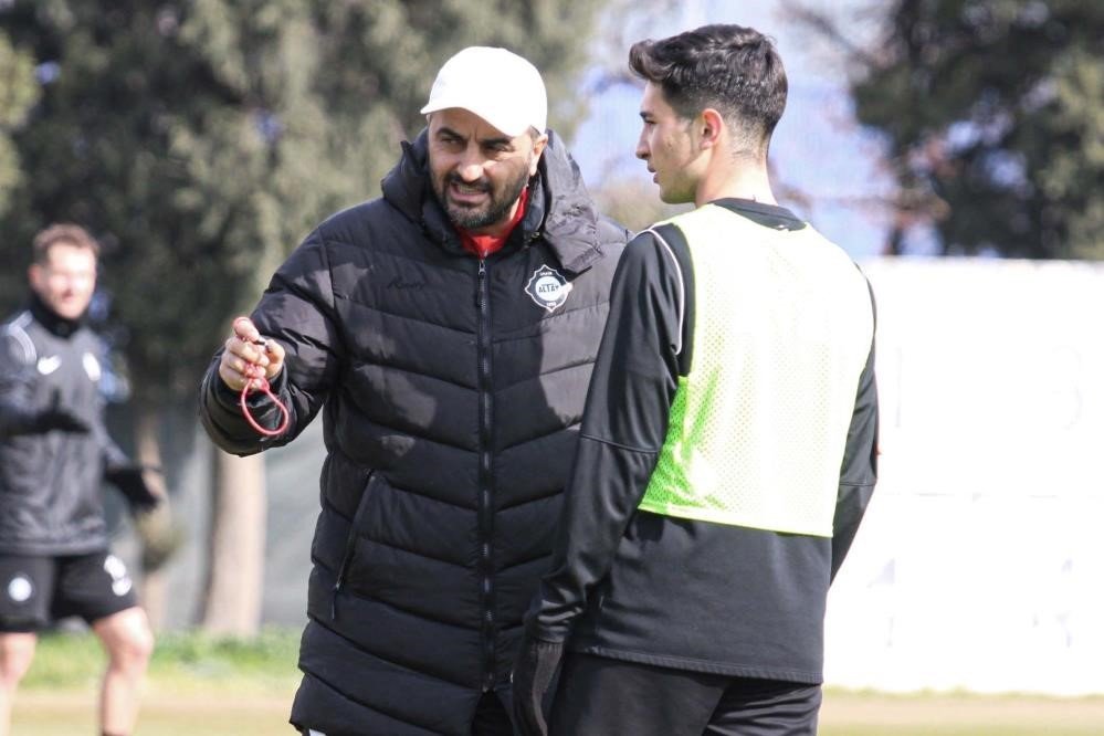 İzmir takımlarına teknik direktör dayanmıyor