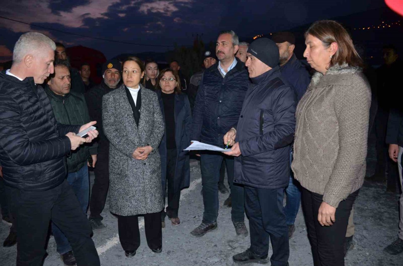 Nurdağı’nda depremzedeler için barınma çalışmaları devam ediyor