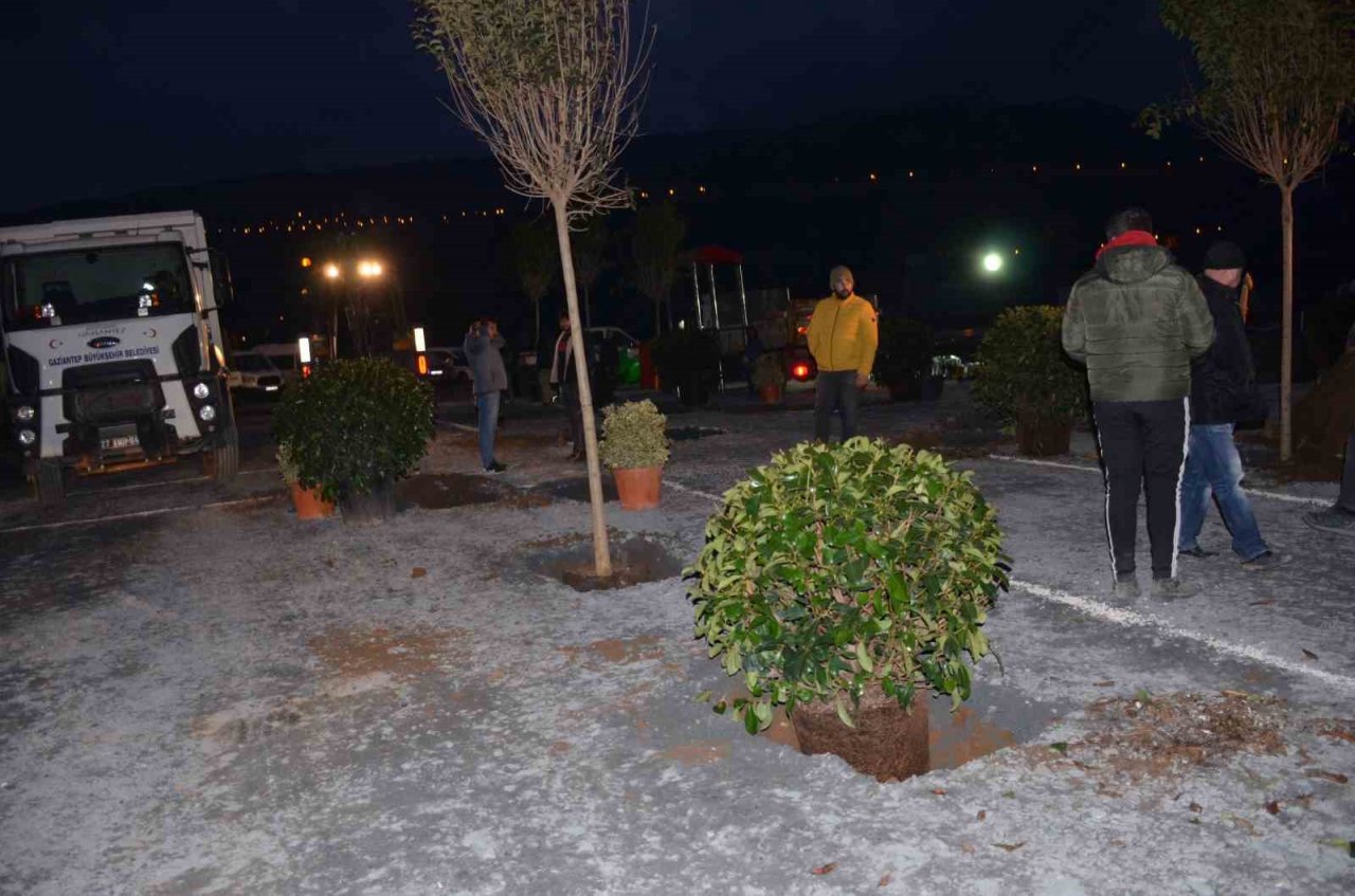 Nurdağı’nda depremzedeler için barınma çalışmaları devam ediyor