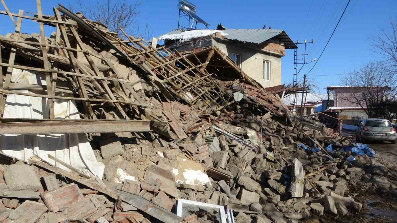 Depremde enkaza dönen Ören’de 11 kişi hayatını kaybetti