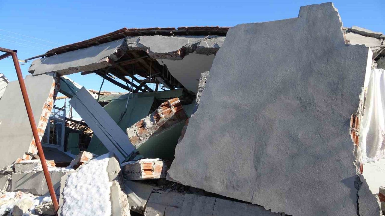 Depremde enkaza dönen Ören’de 11 kişi hayatını kaybetti