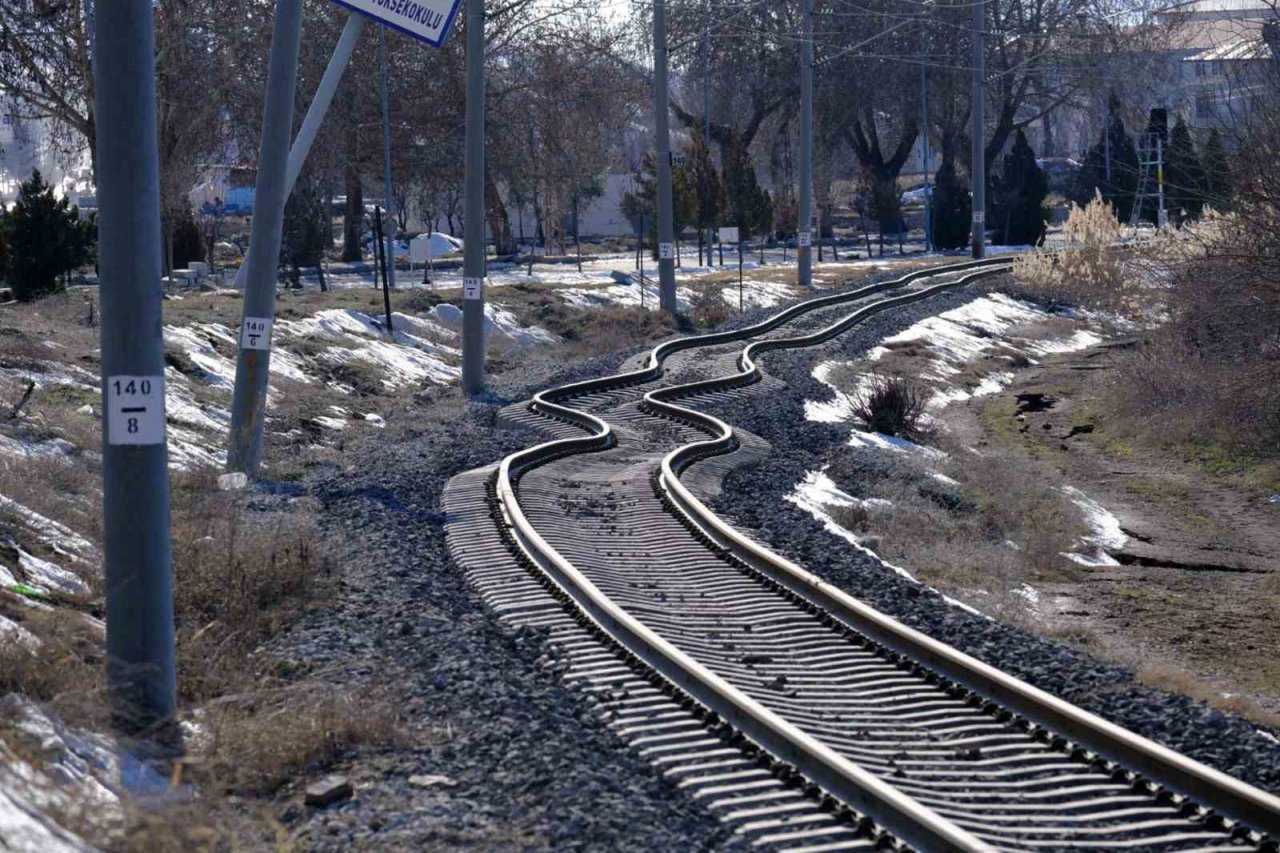 Fay zonu araştırmasına MSKÜ’den Jeolog Murat Ersen Aksoy da katılıyor