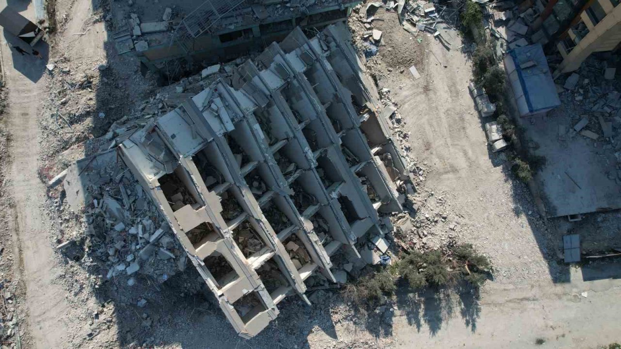 Hatay’da deprem sonrası enkazlar havadan görüntülendi
