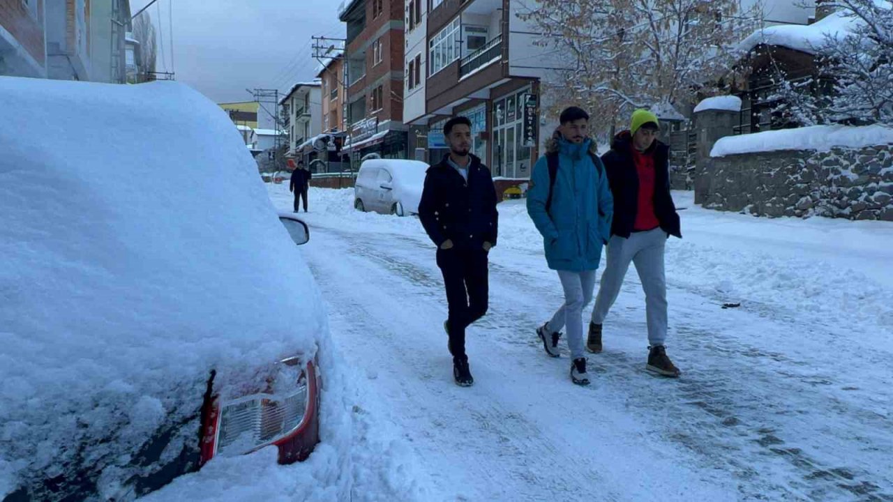 Kars’ta kar ve tipi 39 köy yolunu ulaşıma kapadı