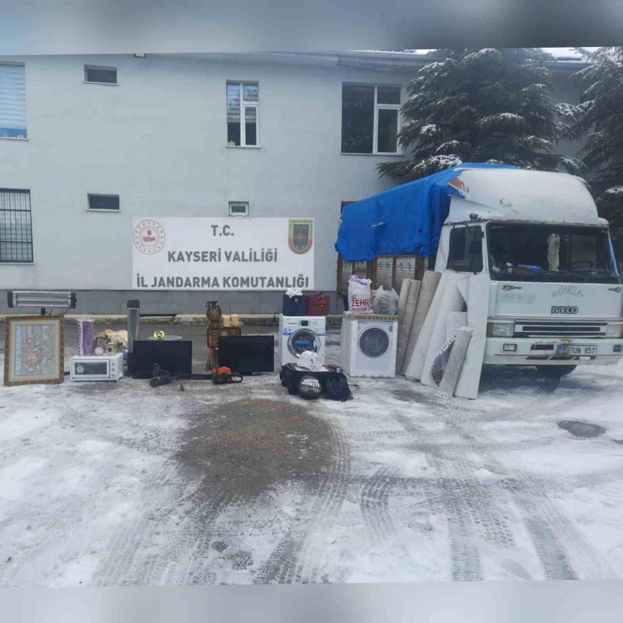 Hırsızlar Suçüstü Yakalandı