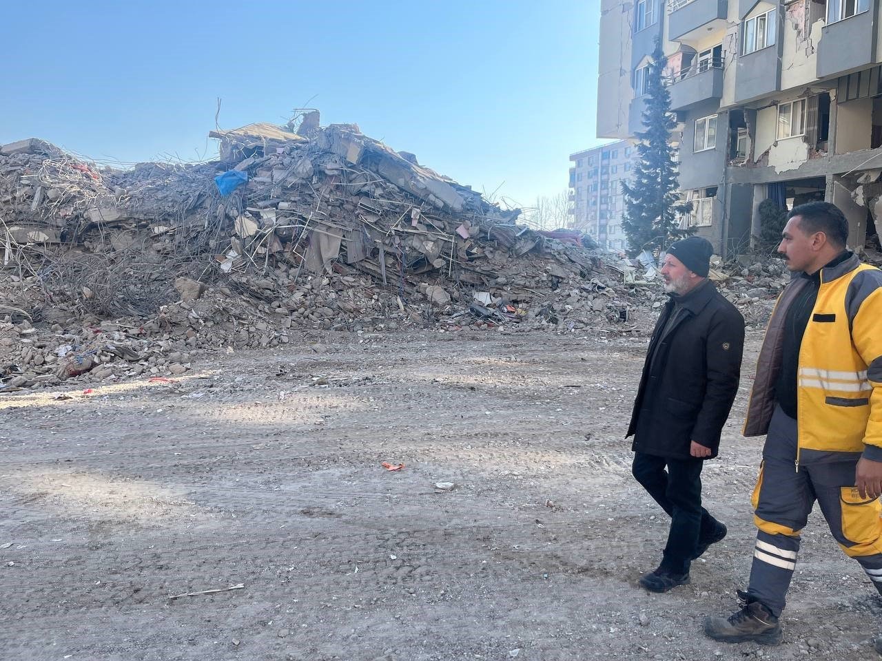 Başkan Çolakbayrakdar: "Her şartta depremzede kardeşlerimizin yanındayız"