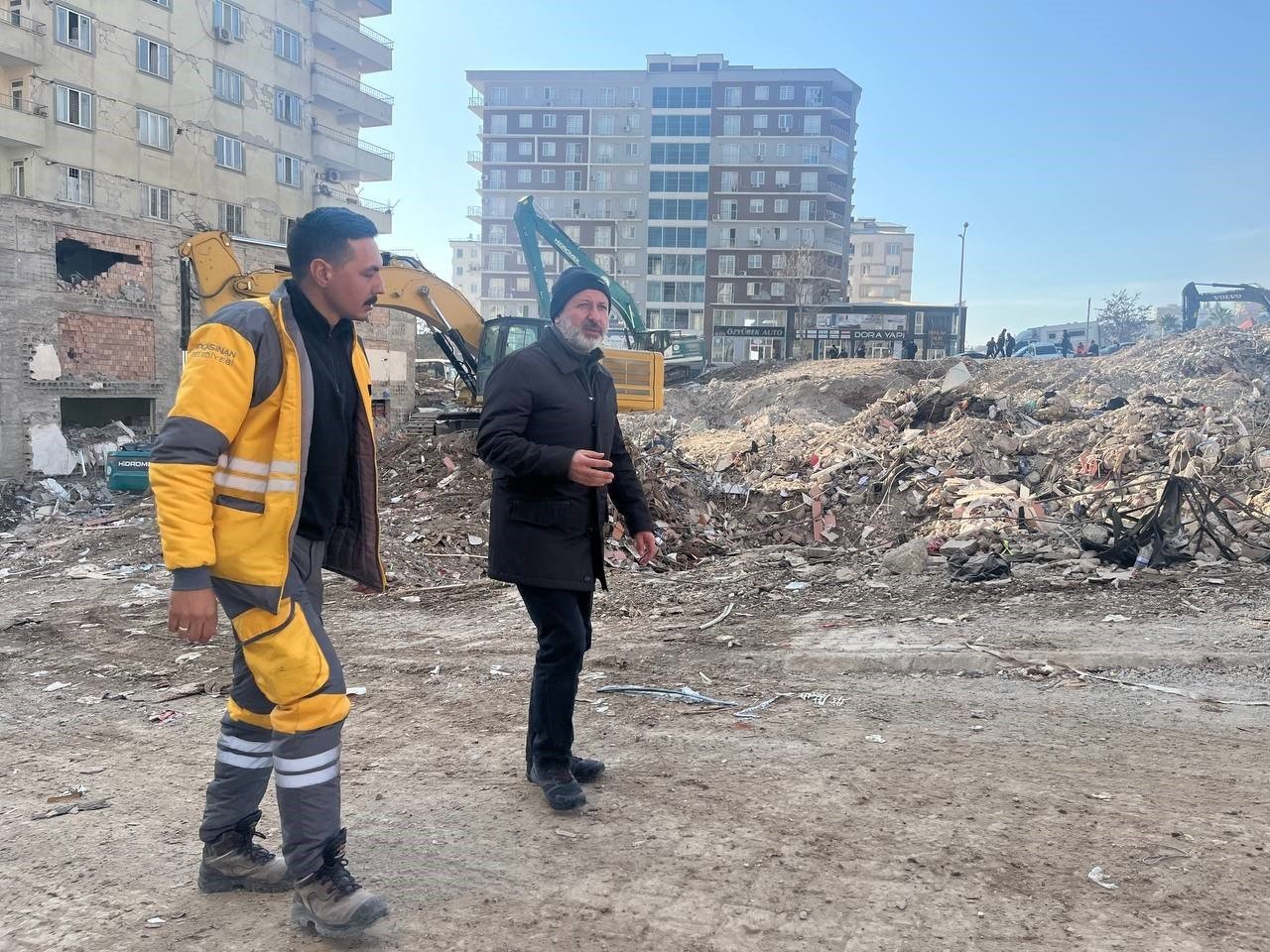 Başkan Çolakbayrakdar: "Her şartta depremzede kardeşlerimizin yanındayız"